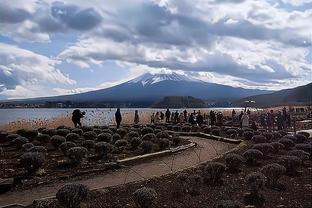 穆雷笑谈和波普猜拳：他年龄比我大一点 理解他想罚球的心态